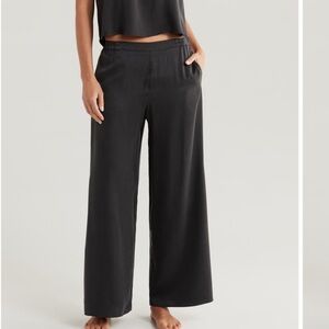 Lunya washable silk pajamas set, like new